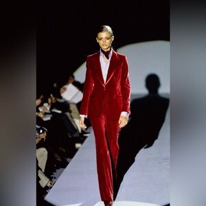 ❤️ TOM FORD FOR GUCCI RED VELVET SUIT – ICONIC DESIGN